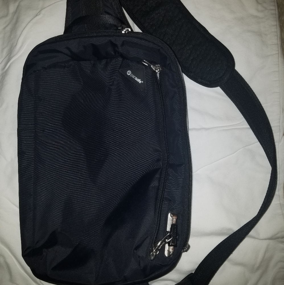 Pacsafe Vibe 325 Cross Body Bag Black